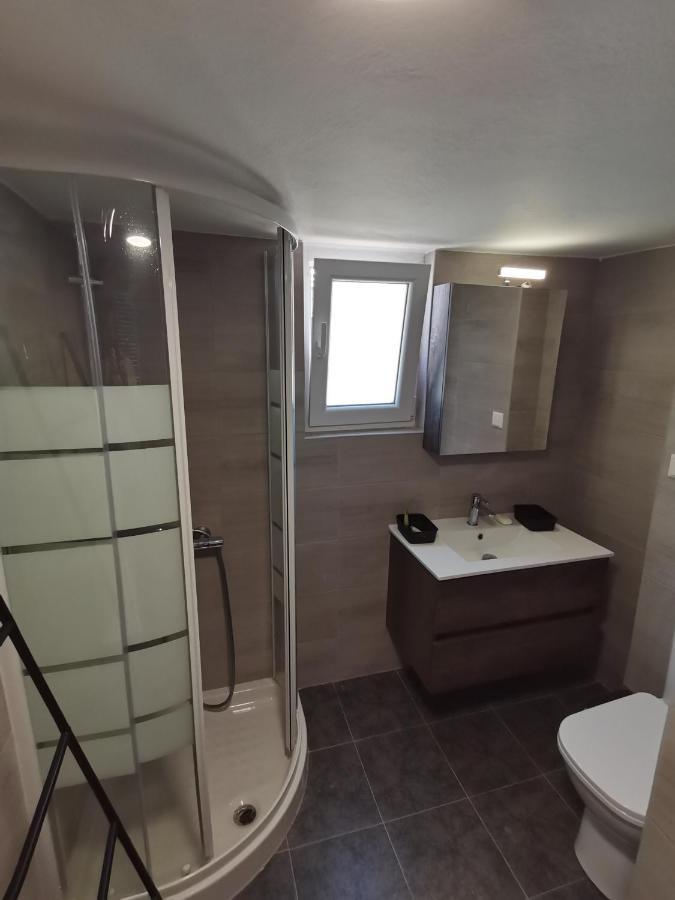 Penthouse Spacious W Super Wifi & Terrace, 2 Min From Metro أثينا المظهر الخارجي الصورة