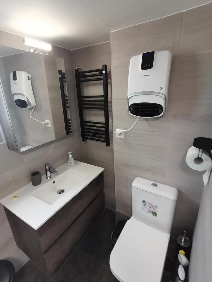 Penthouse Spacious W Super Wifi & Terrace, 2 Min From Metro أثينا المظهر الخارجي الصورة